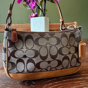 🤎 Coach Tan and Brown Signature Handbag 🤎